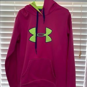 Women’s sweatshirt.